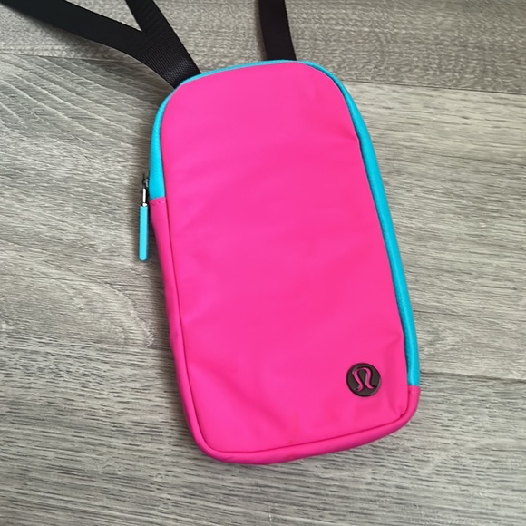 NWOT Modular Phone Crossbody Bag, Sonic Pink/Blue/Black - Picture 7 of 10